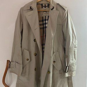 Burberry Trench -- Short Chelsea Heritage